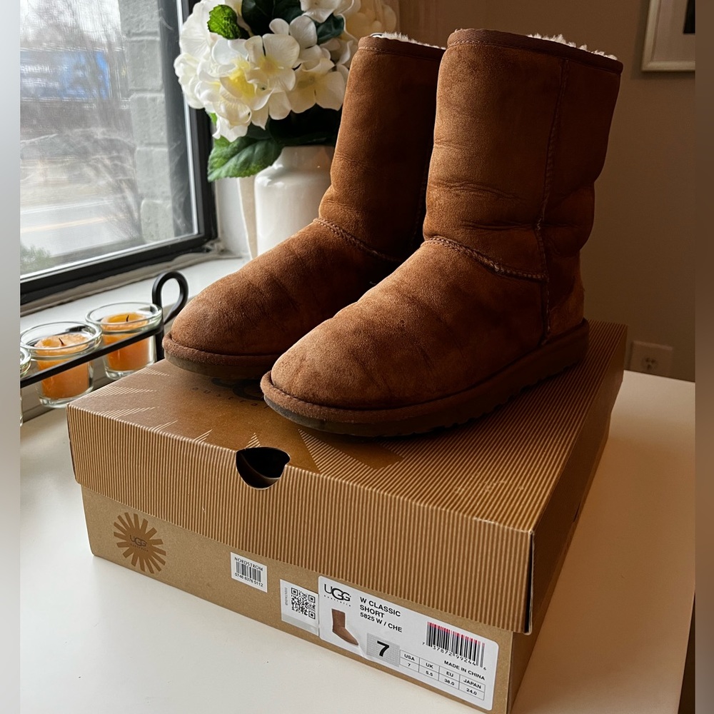 UGG Women Short Chestnut Size 7 in good condition with original packaging!